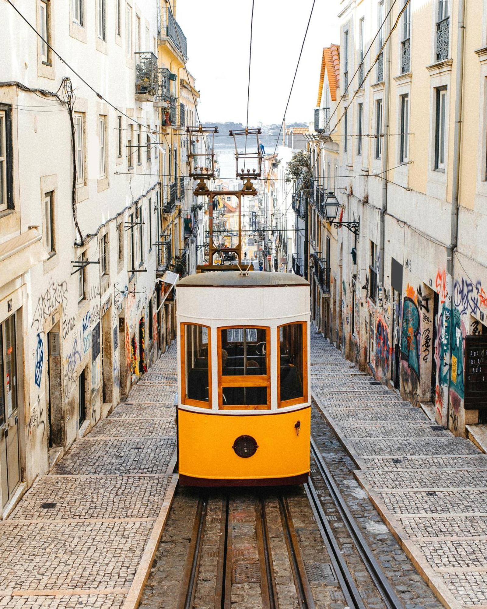 Sm1-happy At Hip Pr.real & Bair.alto + Private Patio! * Lisboa